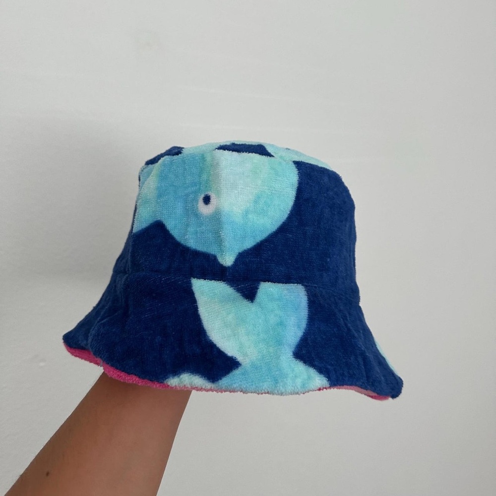 Reversible bucket hat